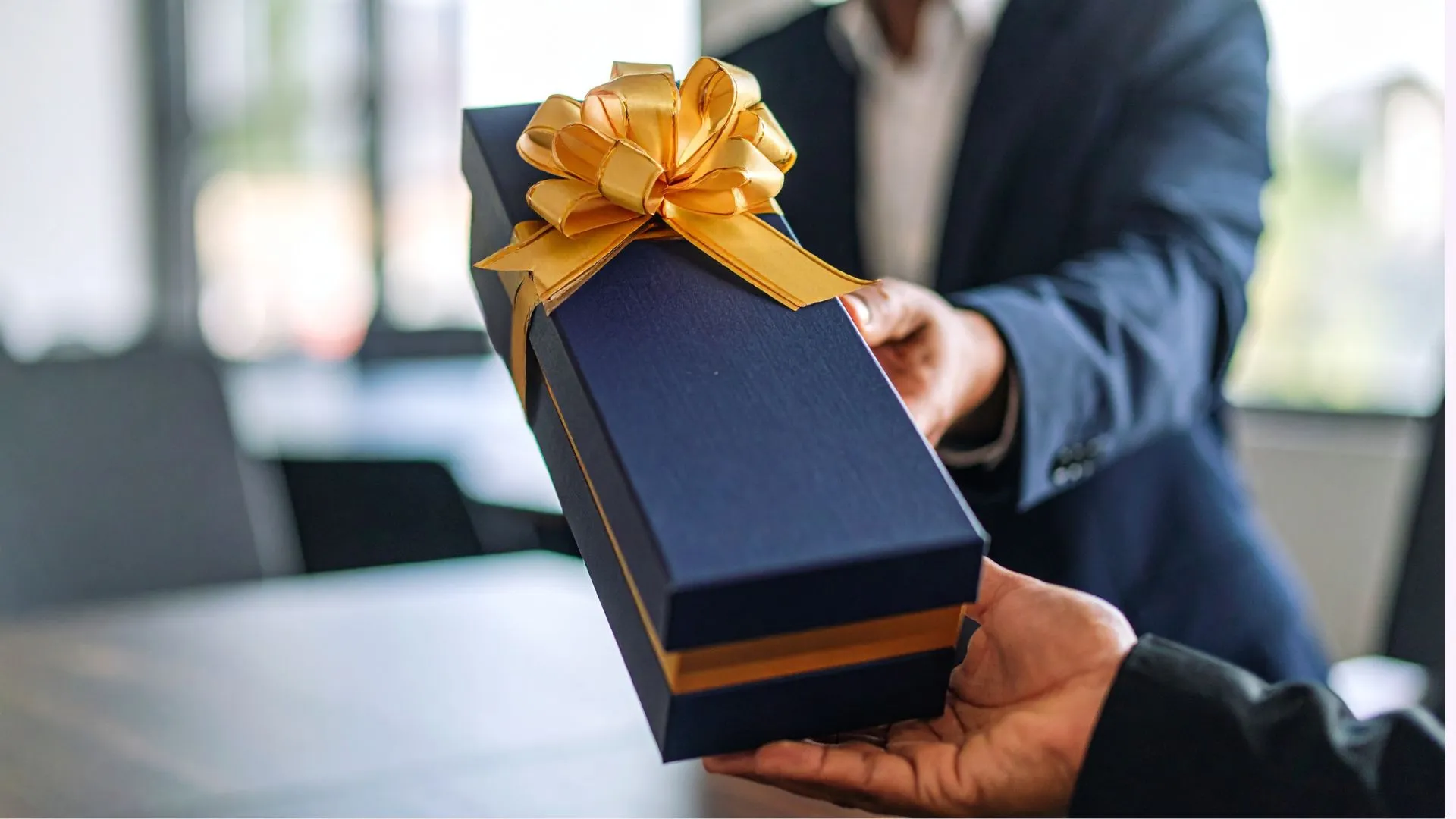 Who is a wine gift suitable for?