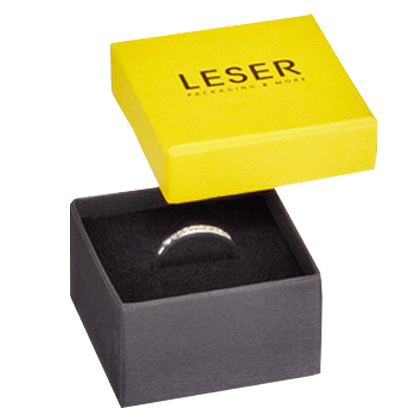 Large two-colored ring boxes made of cardboard